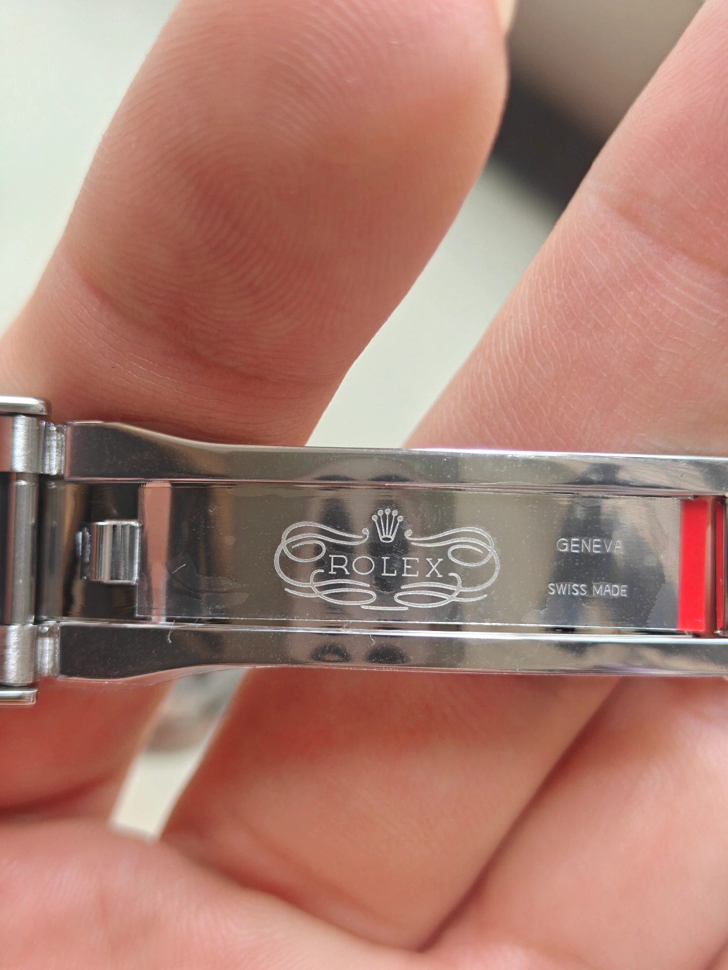 表扣内侧刻字（ROLEX GENEVA SWISS MADE）